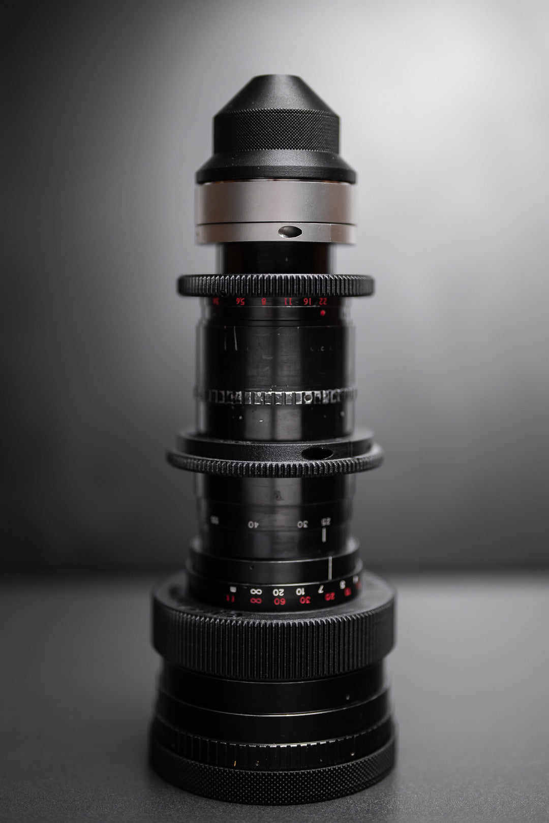 Obiettivo cinematografico Angénieux cinemod con mount PL personalizzato e ghiere in PAHT carbonio