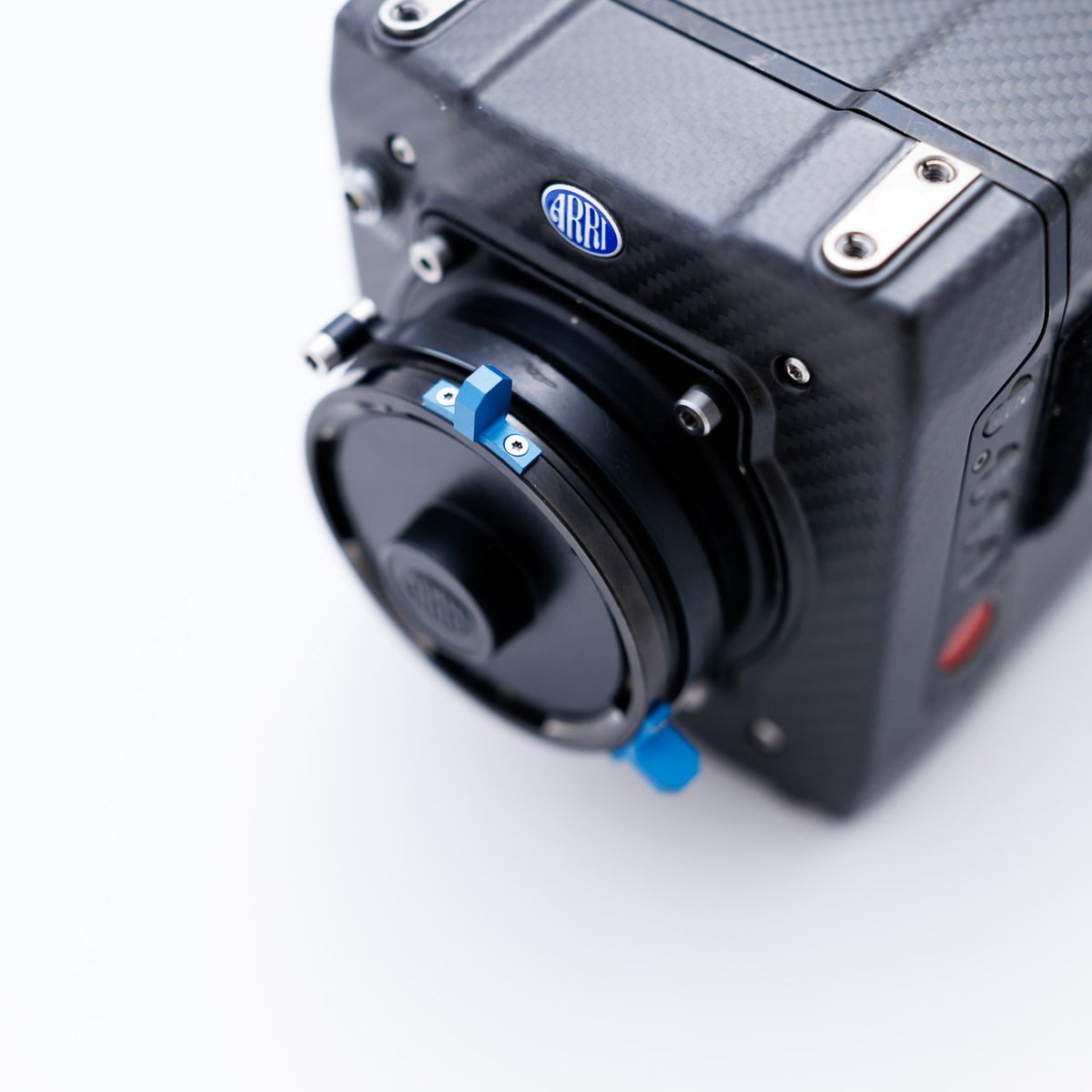 Arri Alexa Mini di tre quarti con la flat clip PL custom montata sul mount