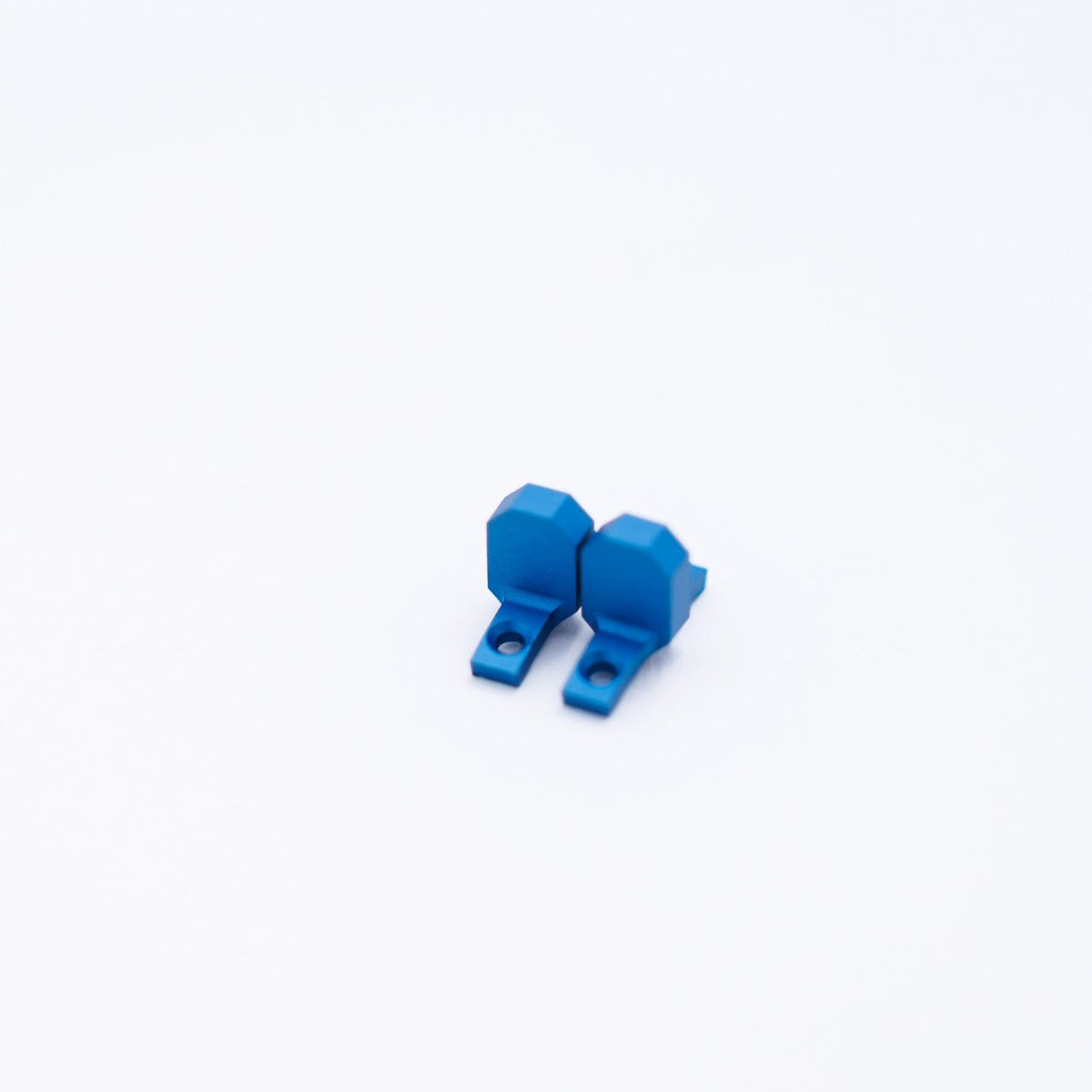 Le due flat clip PL custom GJFC affiancate, anodizzazione Blue Sky